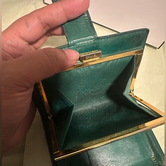 Chanel Caviar CC logo wallet Green - Picture 5 of 17